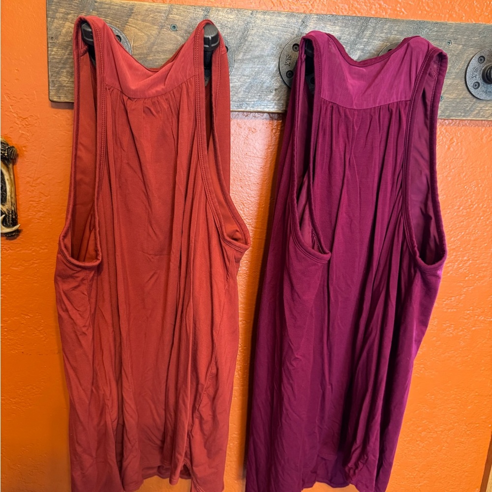 Set‎ of TWO Shebird built in bra tank tops! Shebird sz 9, which is 2X - Picture 3 of 5